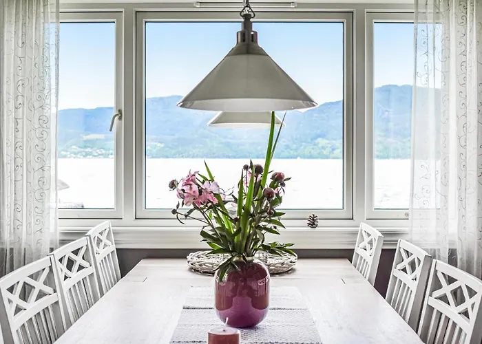 Vakantiehuis Lovely In With Wifi *